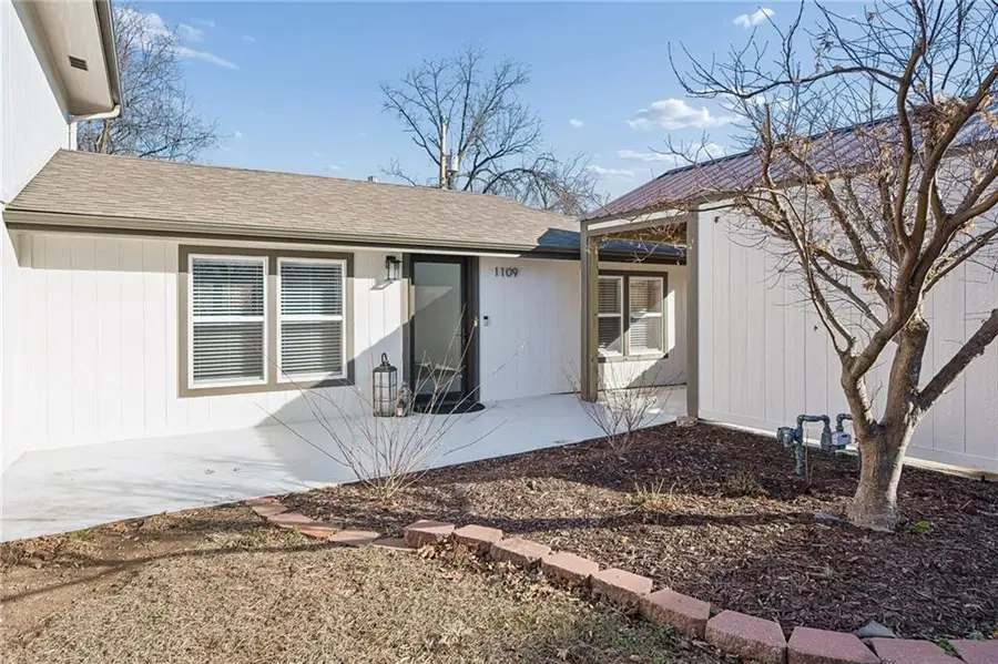 1109 S Woodbury Street, Independence, MO 64050 - #2