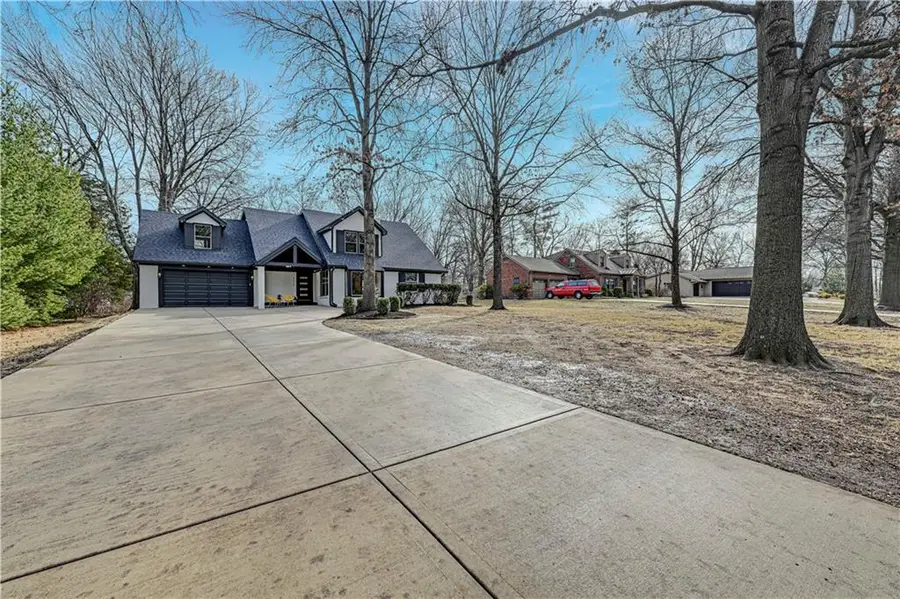 9515 Lee Boulevard, Leawood, KS 66206 - #3