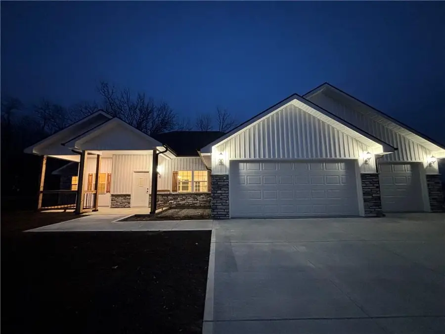 205 N Cedar Street, Savannah, MO 64485 - #2