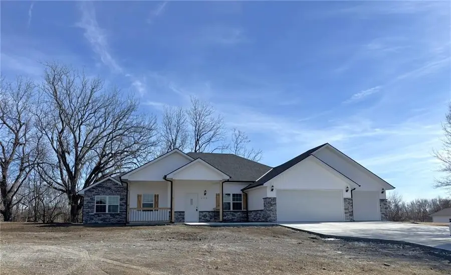 205 N Cedar Street, Savannah, MO 64485 - #3