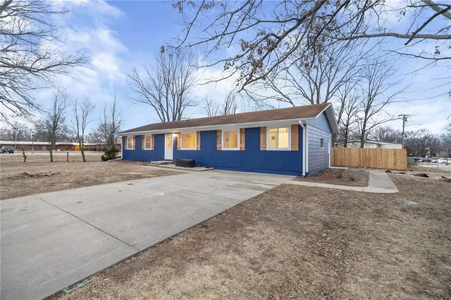 245 N Pine Street, Garnett, KS 66032 - #3