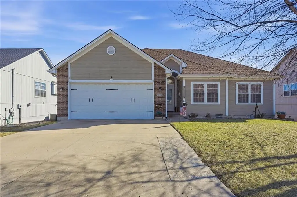 915 N Cochise Drive, Independence, MO 64056 - #1