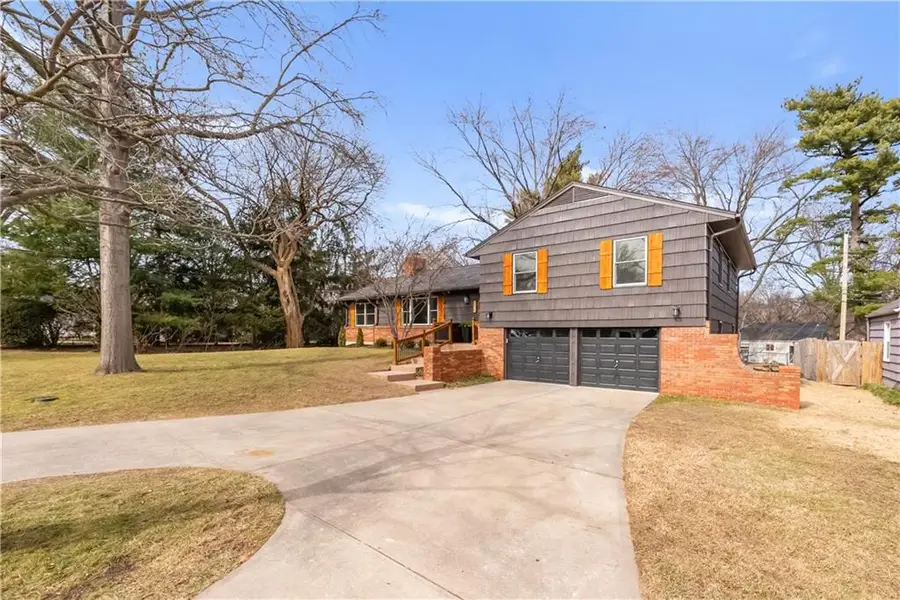 2314 W 74th Street, Prairie Village, KS 66208 - #3