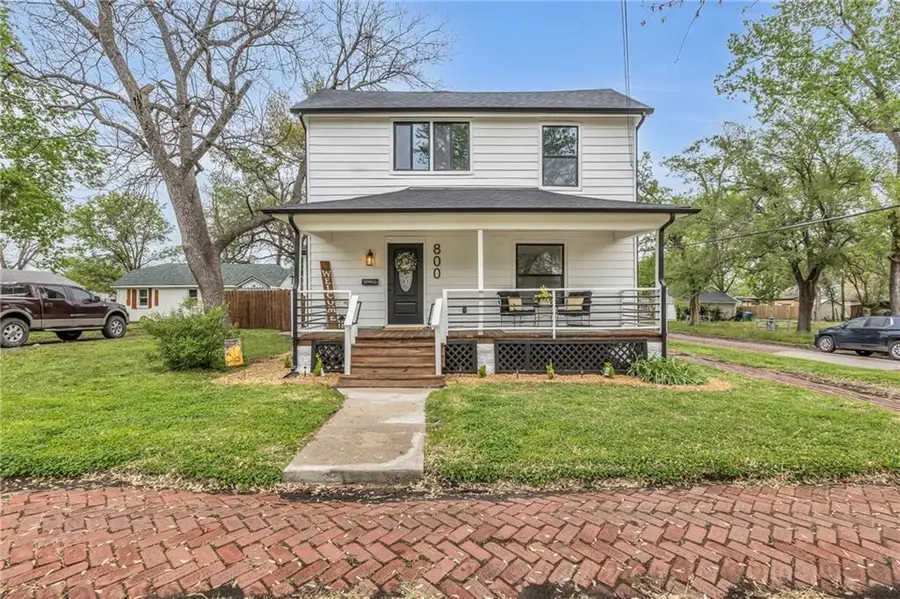 800 Pacific Avenue, Osawatomie, KS 66064 - #2