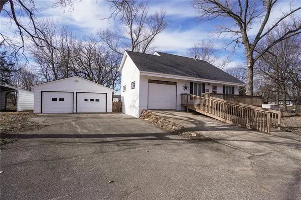 112 Walnut Court, Perry, KS 66073