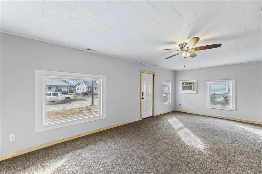 140 Walnut Avenue, Osawatomie, KS 66064 - #3