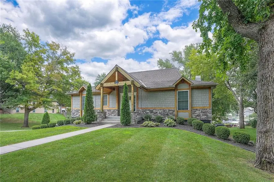 244 N Winnebago Drive, Lake Winnebago, MO 64034 - #2