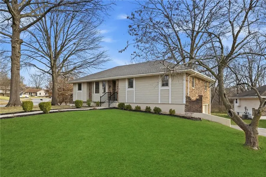 405 NE Grant Court, Lees Summit, MO 64064 - #2