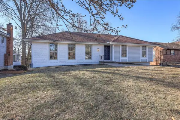 10411 W 49th Place, Shawnee, KS 66203