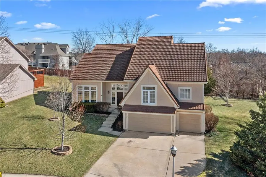 5735 Cottonwood Street, Shawnee, KS 66216 - #2