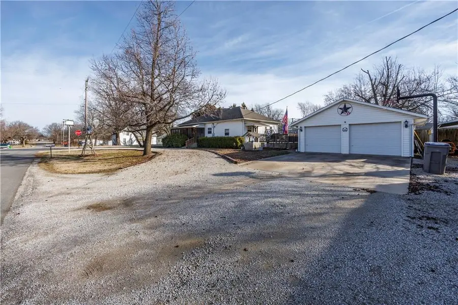 305 S Okmulgee Street, Thayer, KS 66776 - #3