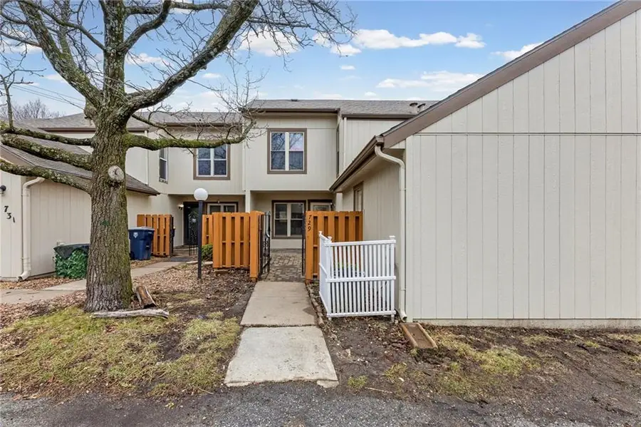 729 E 121 Terrace, Kansas City, MO 64146 - #2