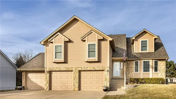 308 SW Chatham Circle, Lee's Summit, MO 64082