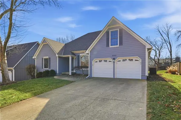 8362 Oakview Circle, Lenexa, KS 66215