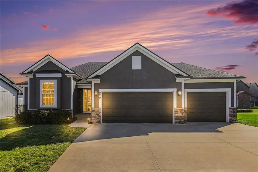 929 NW Scenic Drive, Grain Valley, MO 64029 - #2
