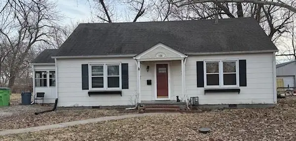 1128 W 7th Street, Ottawa, KS 66067