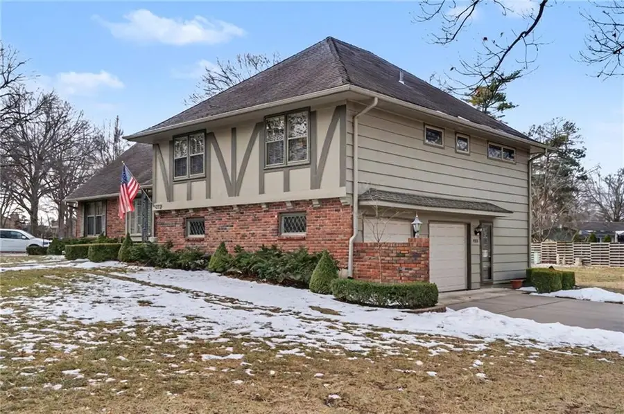 9312 Catalina Street, Prairie Village, KS 66207 - #2