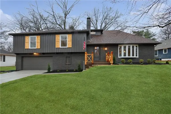 10332 Cherokee Lane, Leawood, KS 66206