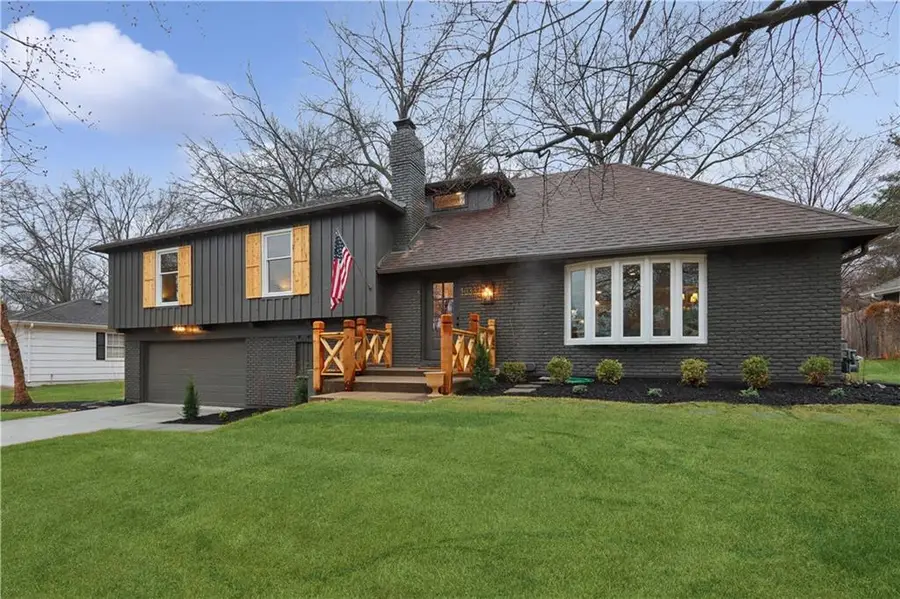 10332 Cherokee Lane, Leawood, KS 66206 - #2