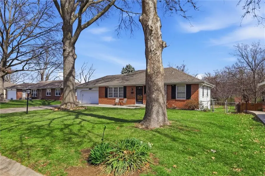 4821 Bond Street, Shawnee, KS 66203 - #2