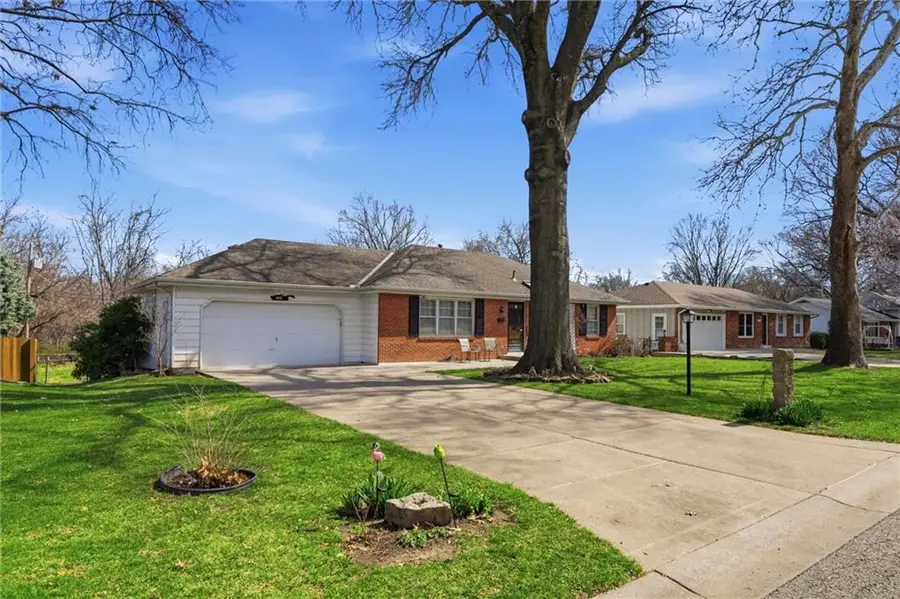 4821 Bond Street, Shawnee, KS 66203 - #3