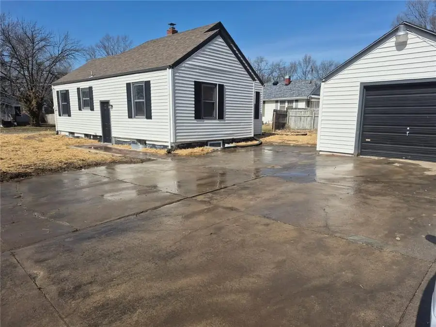 1007 S Main Street, Harrisonville, MO 64701 - #2