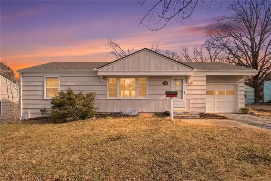 8431 Douglas Avenue, Kansas City, MO 64114 - #2