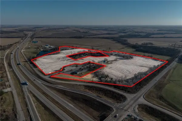 6399 Oakview Lane, Higginsville, MO 64037