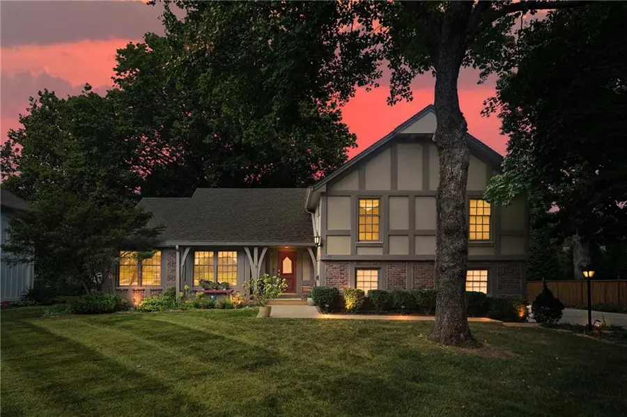 2418 W 71st Terrace, Prairie Village, KS 66208 - #2