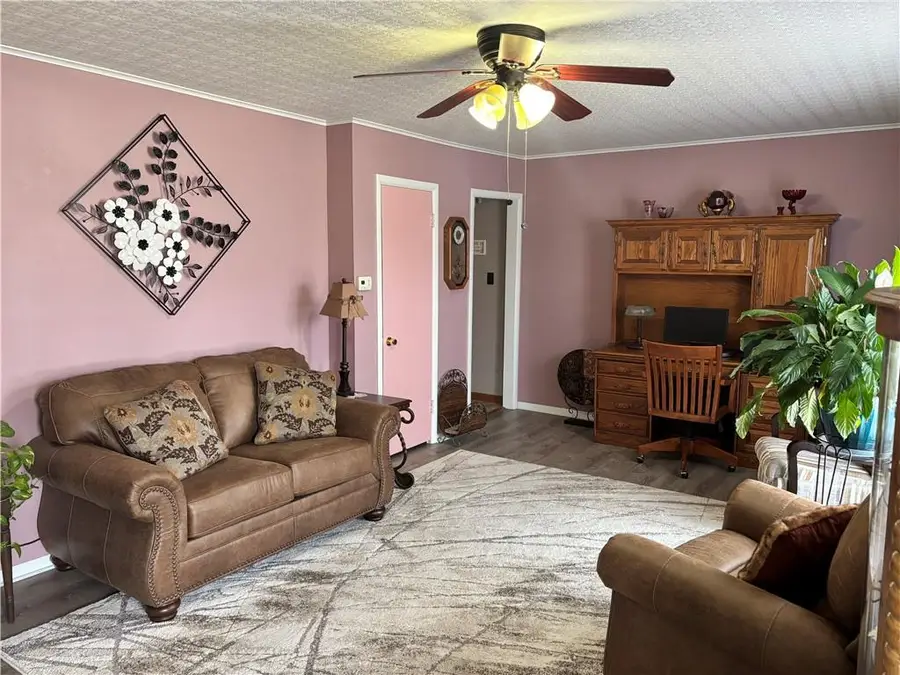 924 Osbun Street, Fort Scott, KS 66701 - #3