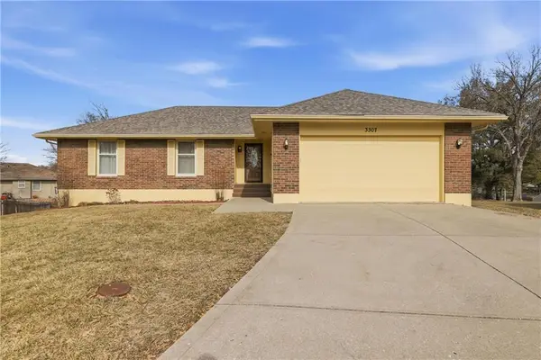 3307 NW Shannon Court, Blue Springs, MO 64015