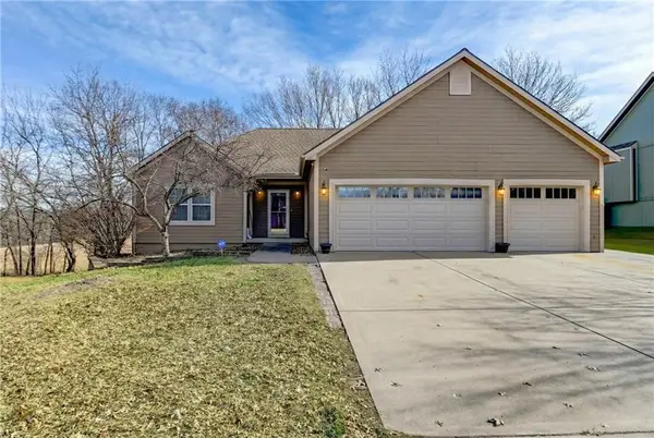 13303 Forest Oaks Drive, Smithville, MO 64089