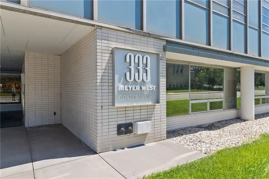 333 W Meyer Boulevard #1215, Kansas City, MO 64113 - #2