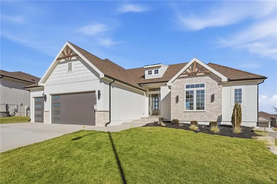 1520 NE Stewart Place, Lees Summit, MO 64064 - #2