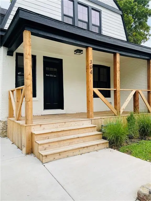 304 E 43rd Street, Kansas City, MO 64111 - #3