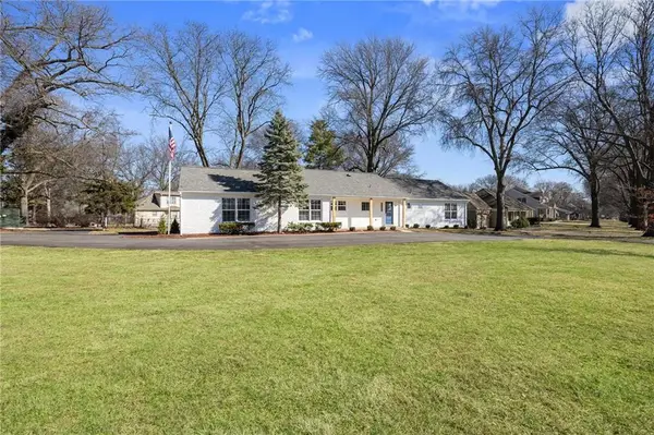 3520 W 93rd Street, Leawood, KS 66206