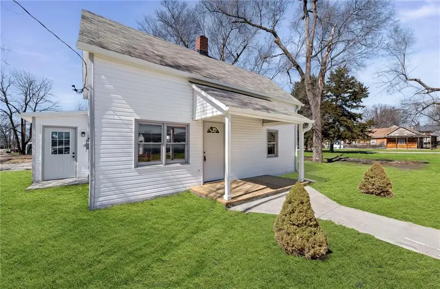 302 Wells Street, Orrick, MO 64077 - #2