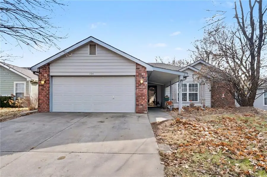 724 North Street, Lawrence, KS 66044 - #2