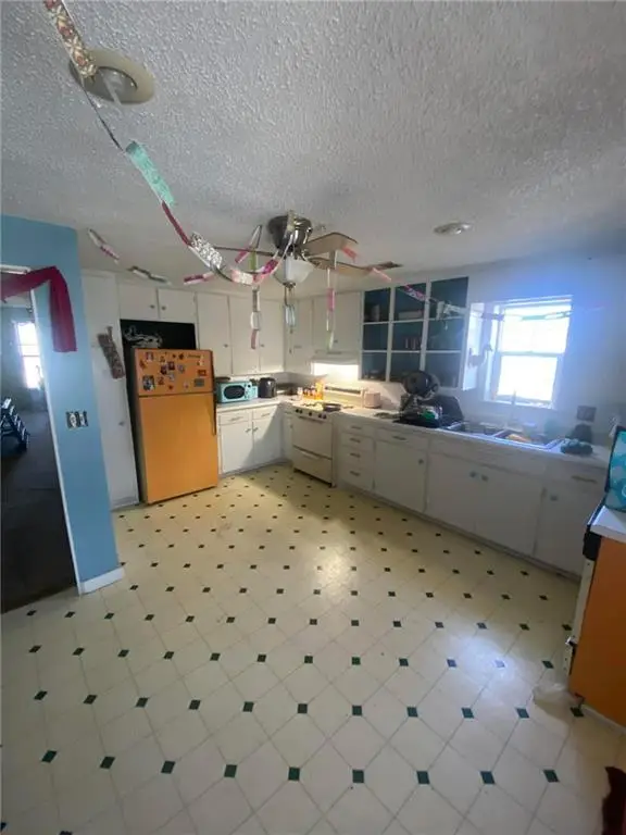 300 W Pine Street, El Dorado Springs, MO 64774