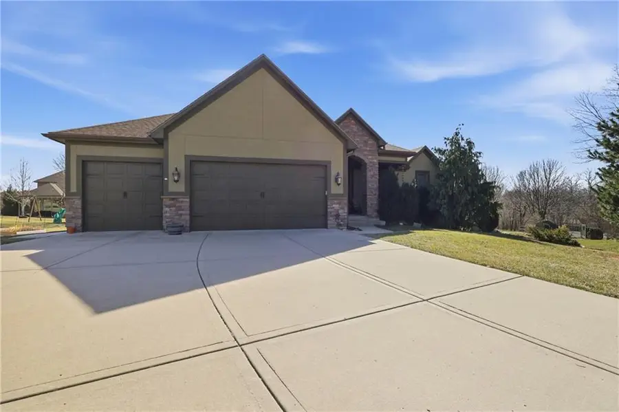 25007 W 77th Street, Shawnee, KS 66227 - #3