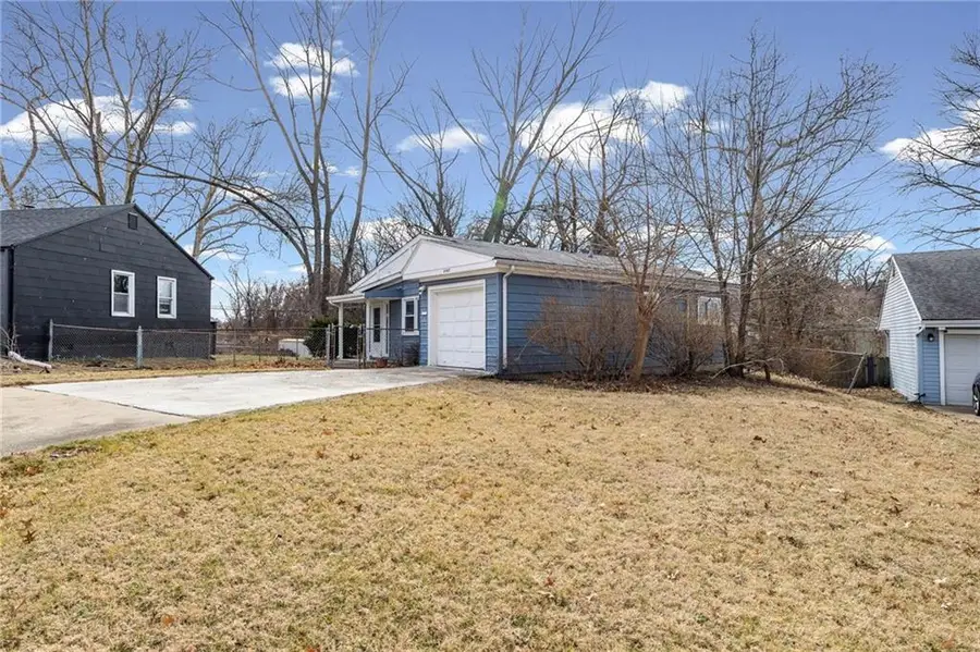 2407 NE 57th Terrace, Gladstone, MO 64118 - #2