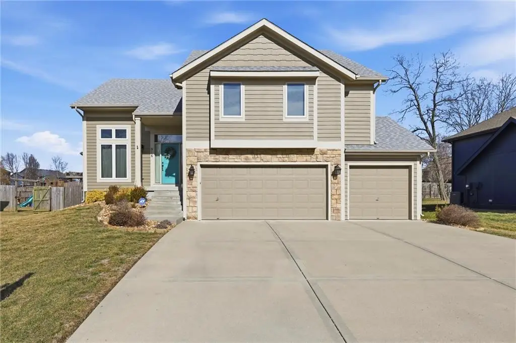 916 NW 110th Terrace, Kansas City, MO 64155 - #1