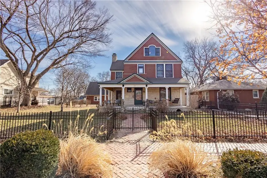 617 Colorado Street, Manhattan, KS 66502 - #2