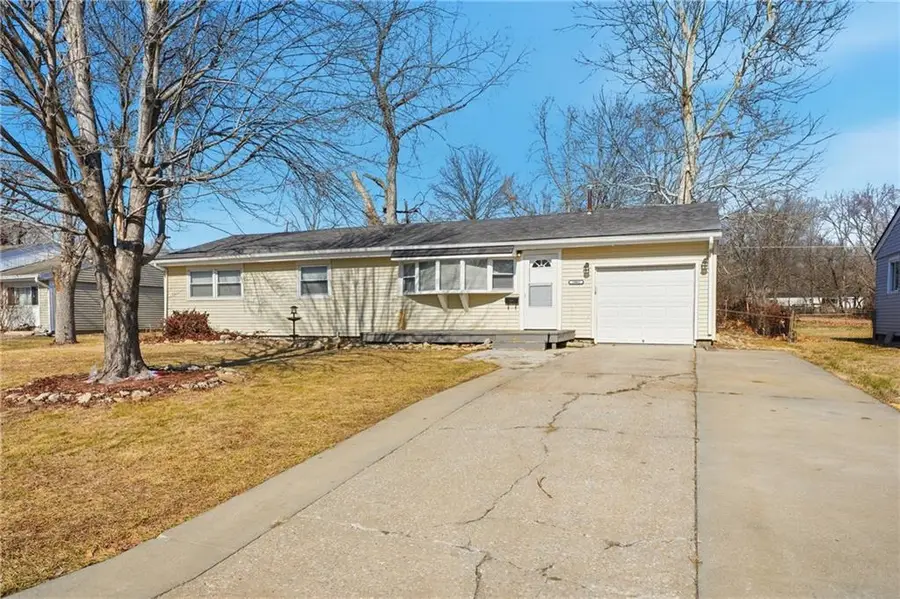 1002 NE 62nd Street, Gladstone, MO 64118 - #2