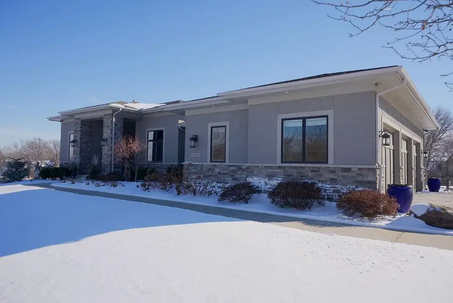 10405 W 49th Street, Shawnee, KS 66203 - #2