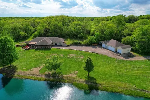 16245 62nd Street, Oskaloosa, KS 66066