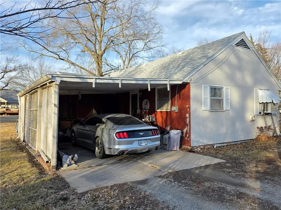 516 N 4th Street, Lacygne, KS 66040 - #3