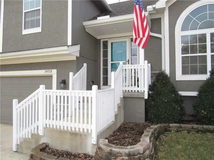 19715 W 197th Court, Spring Hill, KS 66083 - #2