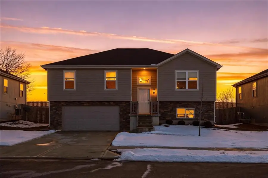 21297 W 219th Street, Spring Hill, KS 66083 - #2