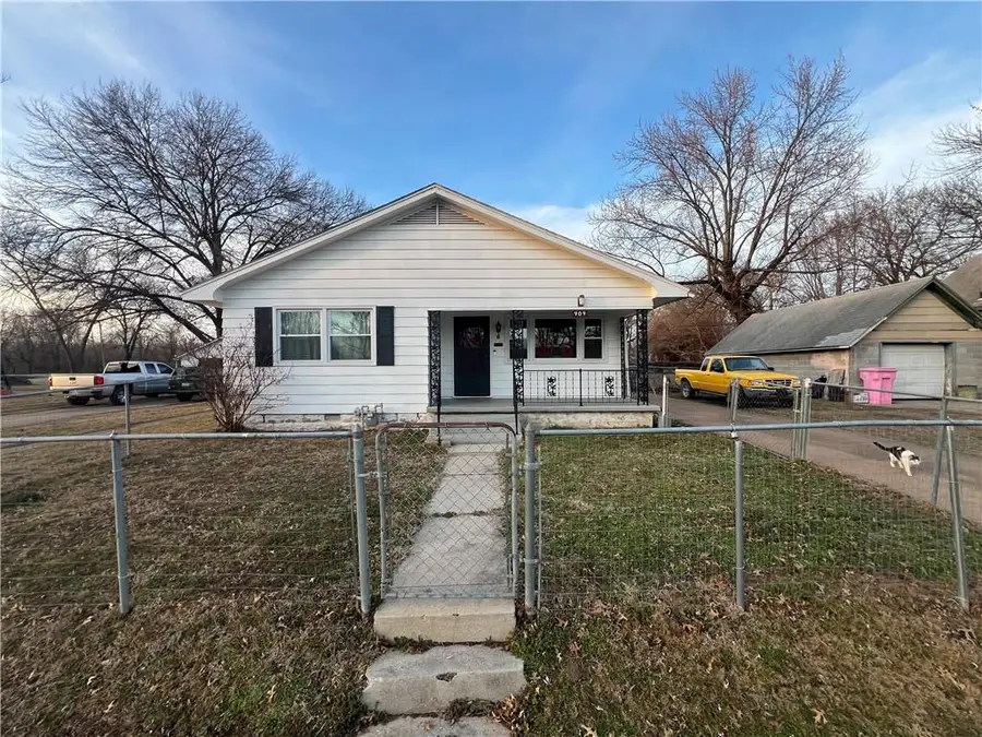 909 E 13th Street, Pittsburg, KS 66762 - #3